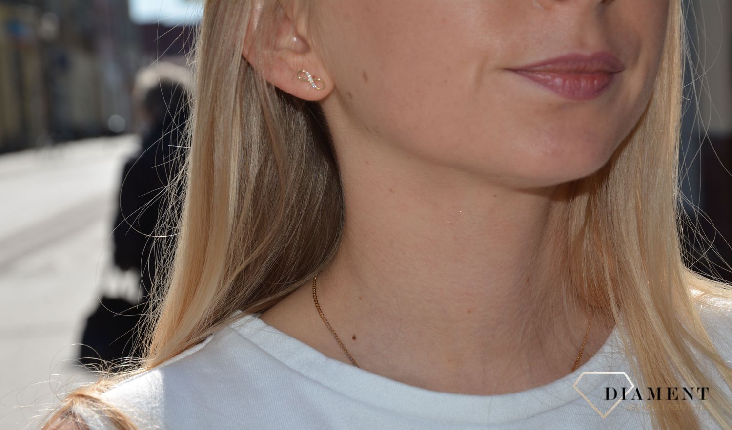 Złote kolczyki celebrytki ze znakiem nieskończoności KL 4548 (2).jpg